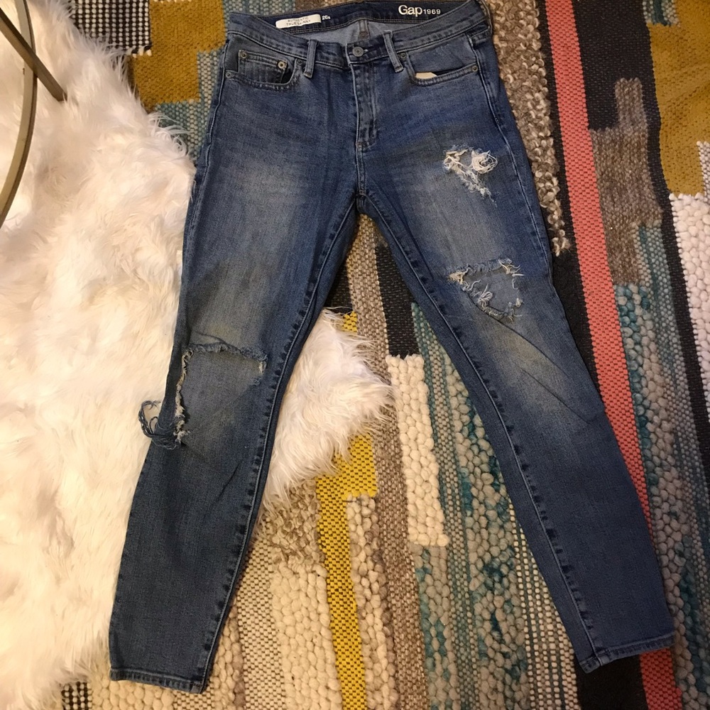 Gap authentic true skinny jeans distressed 26s